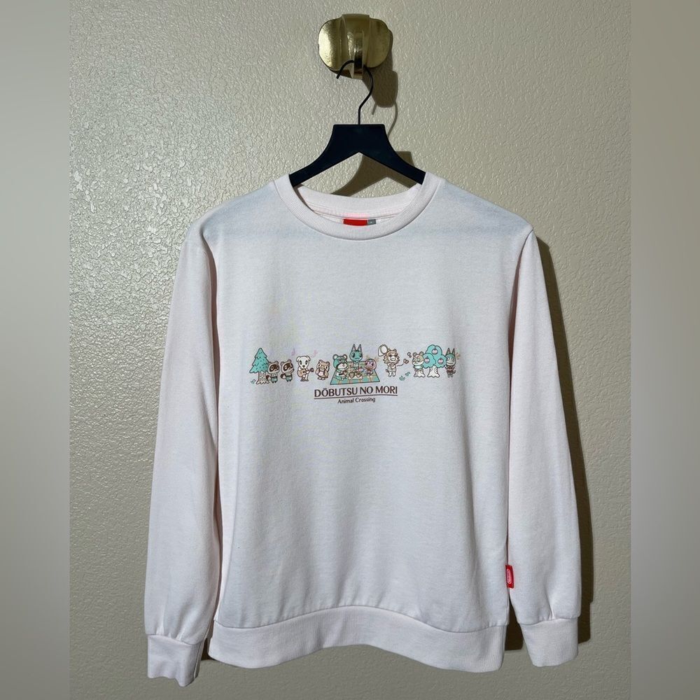 Nintendo Light Pink Crewneck Sweatshirt with Graphic Design